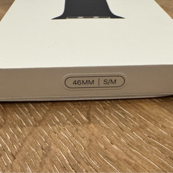 Apple Watch Band New In Unsealed Box - Black Magnetic Link 46mm - Picture 5 of 7